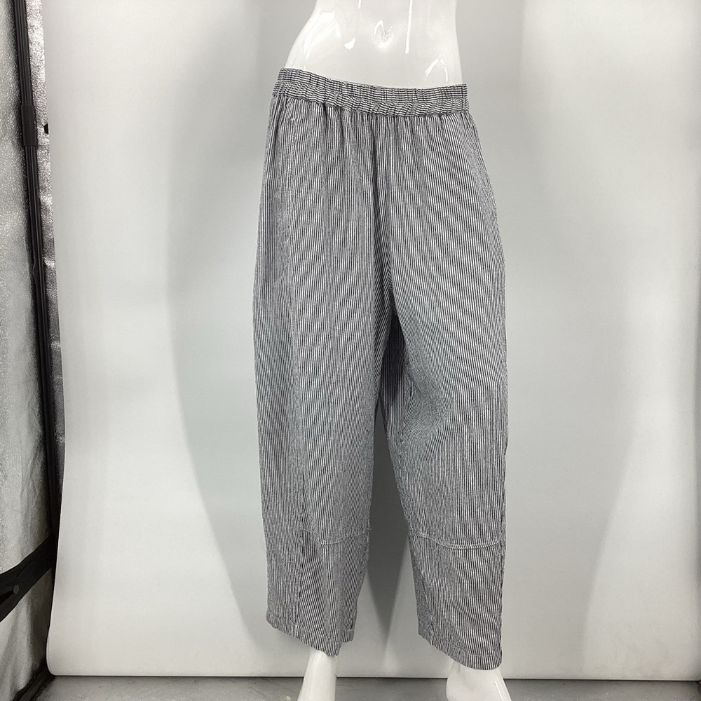 ***Max Studio Vertical Stripe Pull-On Cropped Pants *** XL